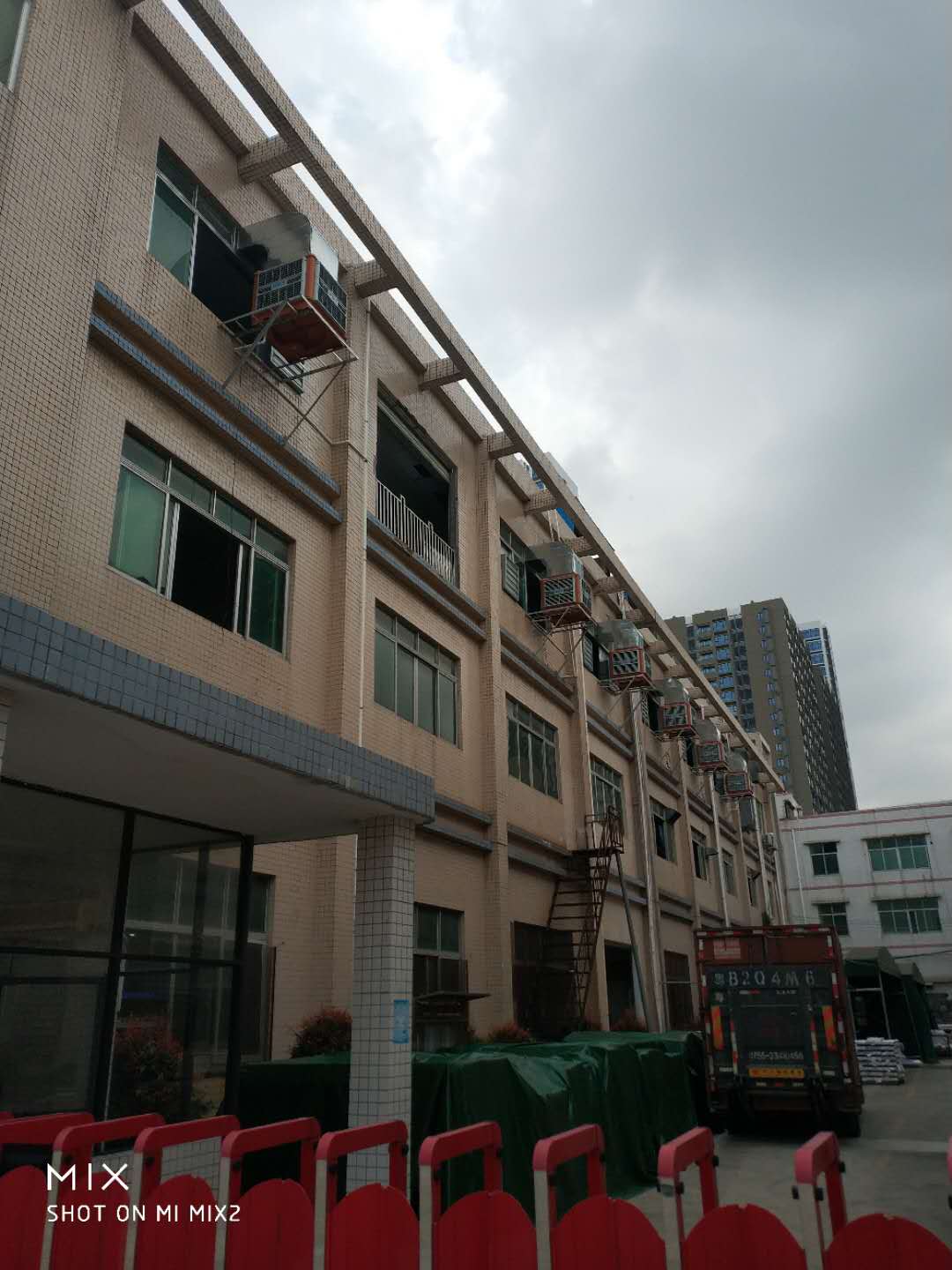 如何給高溫車(chē)間通風(fēng)降溫？